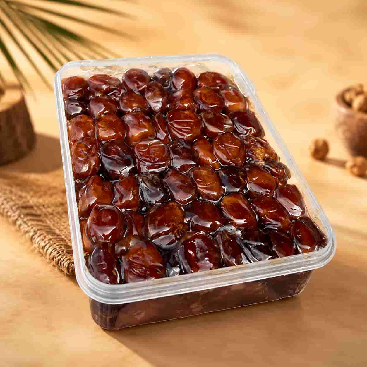 خرما پیارم شهد دار با ظاهر براق و گوشتی دلچسب